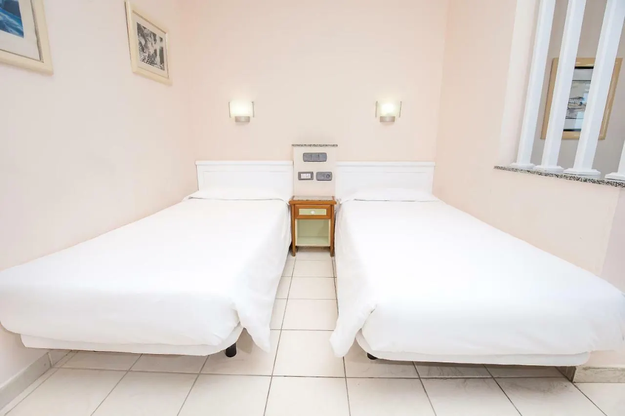 Apartamentos Olympia プラヤ・デル・イングレス アパート