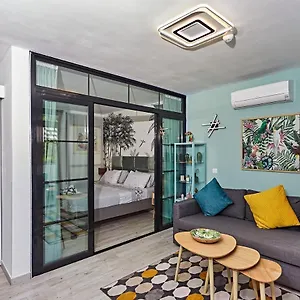 Parrot's House- Yumbo Center Playa del Inglés